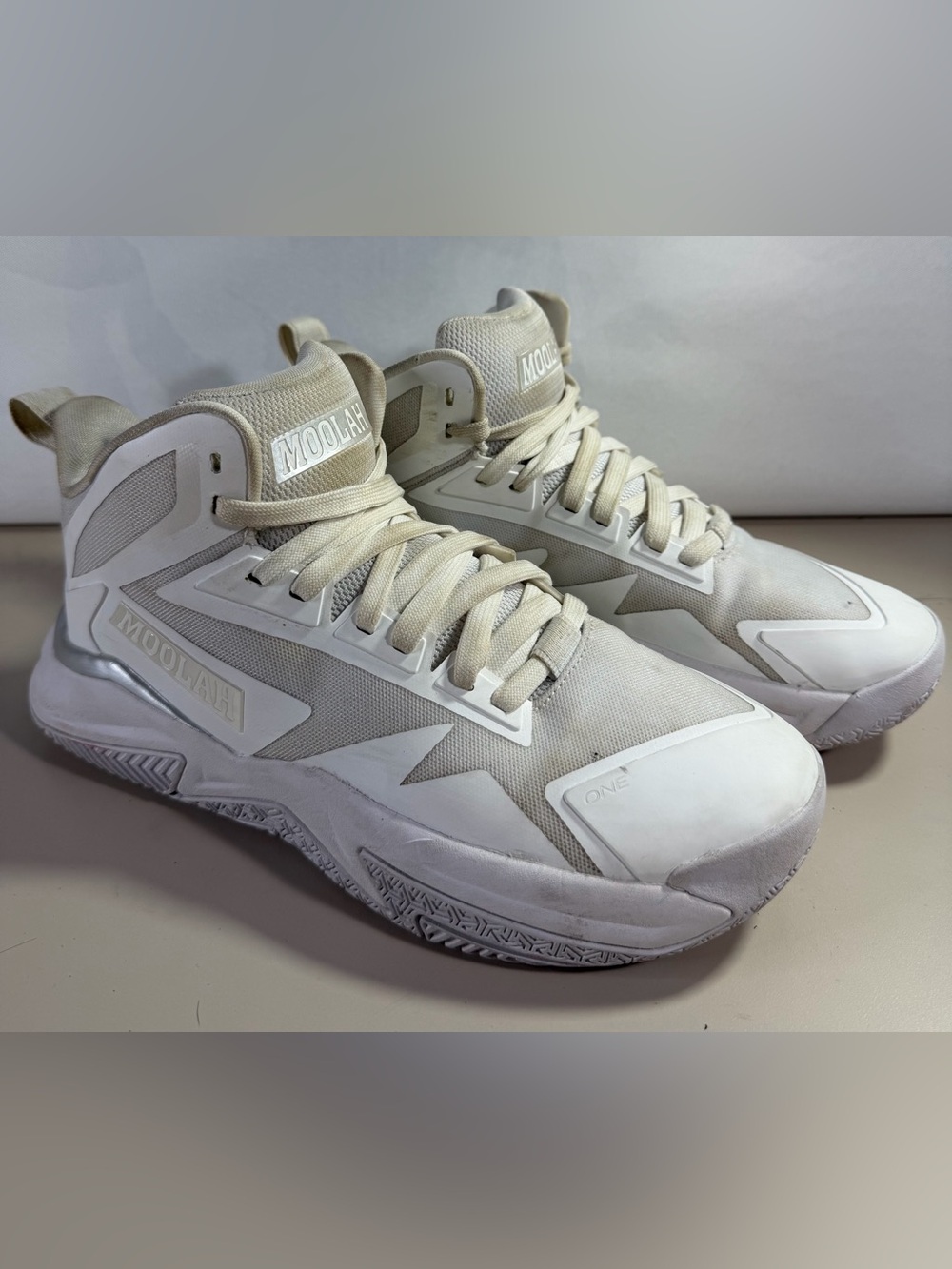Moolah Triple Double Women’s Basketball Shoes Sneakers White Size 9